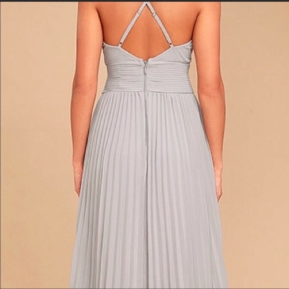 DONATED Beautiful pleated maxi dress - Picture 3 of 13